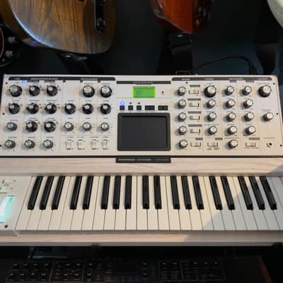 Moog Minimoog Voyager Performer Edition 44-Key Monophonic