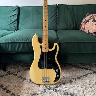 Fender Precision Bass, Maple Fretboard 1975 Olympic White image 1