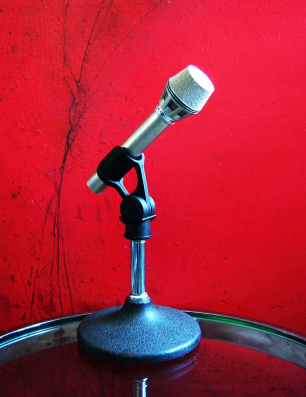 Vintage 1970's AKG D190E / D190ES dynamic cardioid microphone w mic clip 200 OHMS Low Z D1000E D330BT image 1