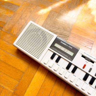 Vintage CASIO VL-1 VL Tone keyboard Classic RETRO synth made in Japan in 1984! With original leather case! Batteries included! image 3