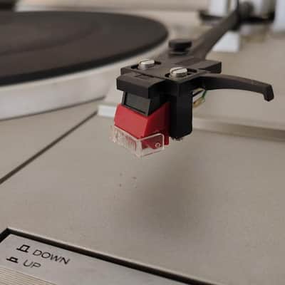 Hitachi HT50S turntable in in very good condition - 1970's image 3