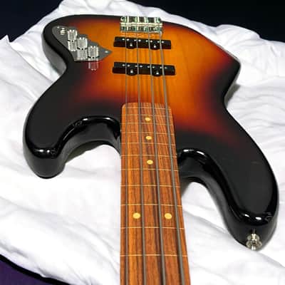 Fender Jaco Pastorius Fretless Jazz, 3-Tone Sunburst w/ Pau Ferro image 5