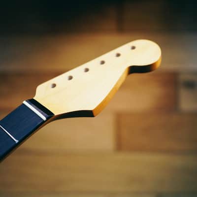 Stratocaster Neck – Vintage Maple & Rosewood | 21 Frets | Nitro Satin Finish | Bone Nut image 5