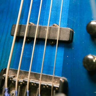 Carvin LB75 5 String Fretless Electric Bass image 9