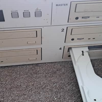 cd duplicator TASCAM CD-D1x4 CD Duplicator not tested. image 2