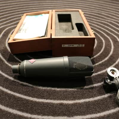 Neumann TLM 193 with box and holder image 1