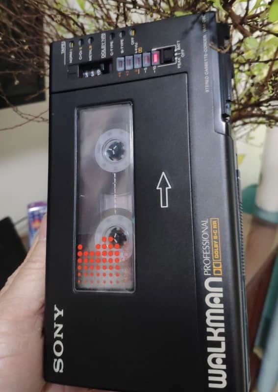 Sony WM-D6C Professional Walkman Portable Stereo Cassette Recorder 1985 - 2002 - Black image 1