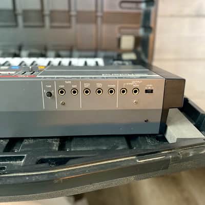 Roland Juno-106 61-Key Programmable Polyphonic Synthesizer With Roland Case - Black image 13
