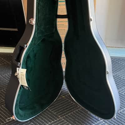 Martin C630 Molded Hardshell Case  for Martin Standard Series OM and 000 14-fret Acoustic Guitars image 2