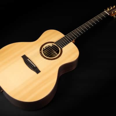 2012 Lakewood Deluxe Series J-32 Baritone - Natural High Gloss | German Custom Jumbo Baritone Acoustic Guitar 48mm Nut Width L.R. Baggs Anthem Pickup | CoA OHSC image 5