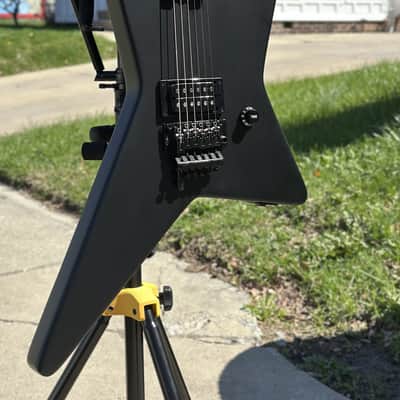 EVH Limited Edition Star w/ bag - Stealth Black image 4