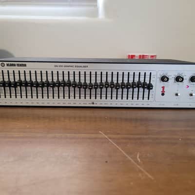 Klark Teknik DN300 30-Band Graphic Equaliser EQ Vintage Rack Unit Tested & Working image 4