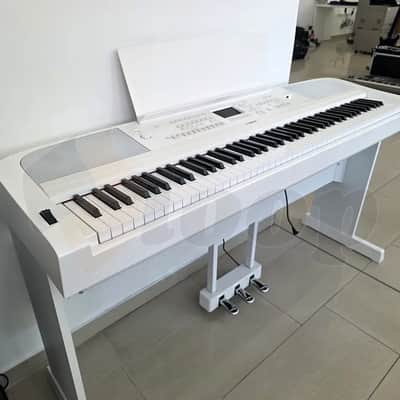 Yamaha DGX-670 88-Key Portable Grand Piano image 3