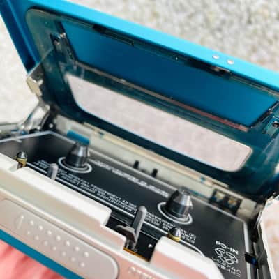 Sony WM-EX633 Walkman Cassette Player, Excellent Rare Blue ! Tested & Working ! image 7
