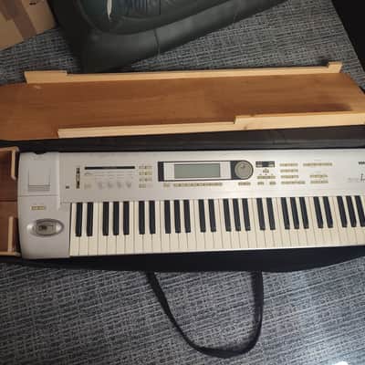 Korg Triton LE 61-Key 62-Voice Polyphonic Workstation 2000 - 2002 - Silver