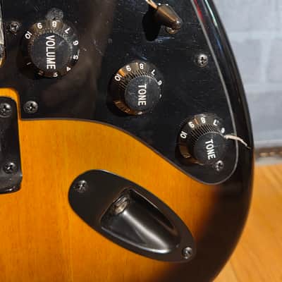 Squier Stratocaster HSS 2-Color Sunburst New Strings Set Up & Bag image 6