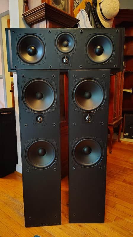 Boston Acoustic Lynnfield VR30 speakers and Boston Acoustic VR12 center speaker in excellent condition -2 2000's image 1