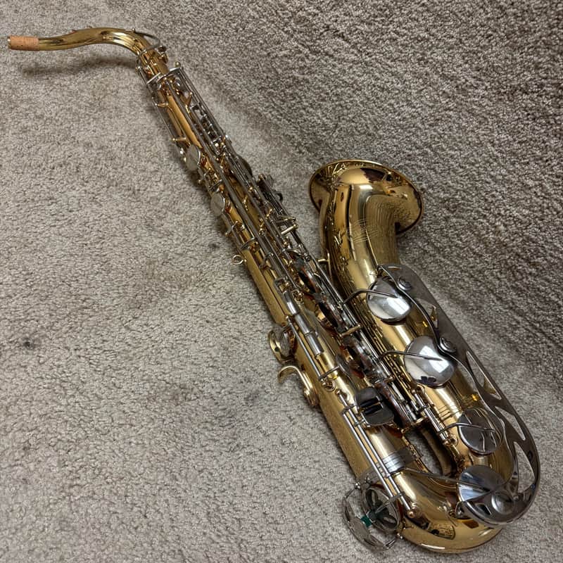 Bundy BTS-300 Tenor Sax w/ Case