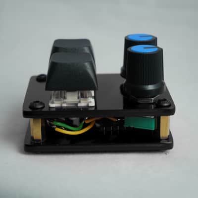useMidi madMidiMini 2025 with 2 Note Buttons 2 Potentiometers and LEDs image 5