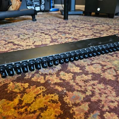 dbx PB48 48-Point TRS Patchbay 2010s - Black image 2
