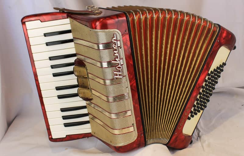 7434 - Red Gold Hohner Concerto I Piano Accordion MM 26 48 image 1