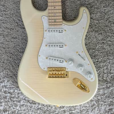 Fender Richie Kotzen Stratocaster®, Maple Fingerboard, Transparent White Burst
