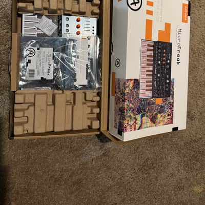 Arturia MicroFreak with Vocoder Mic Bundle image 5