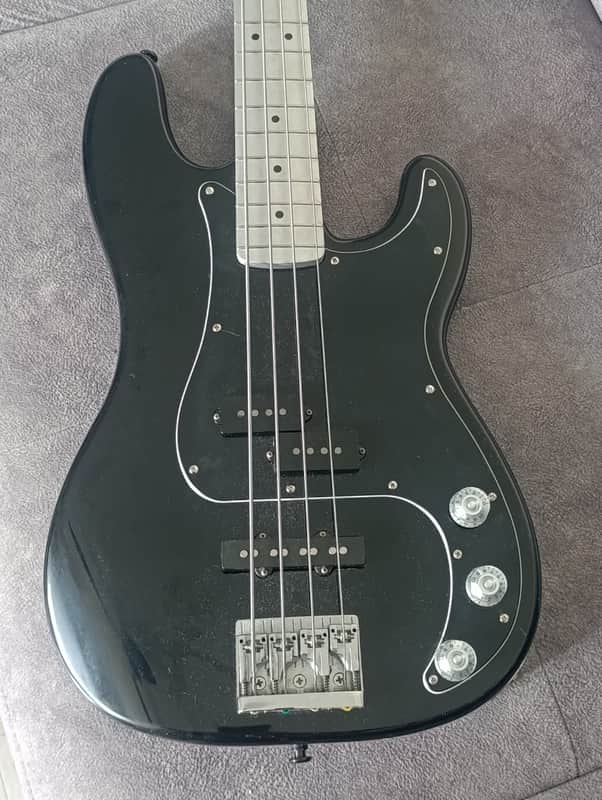 Squier Precision