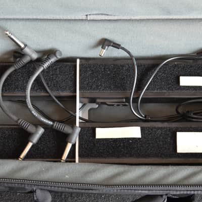 Donner 5 Space Powered Pedal Board w/ Gig Bag – Used image 3