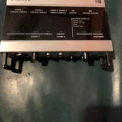 Native Instruments Audio 8 DJ - Silver image 1