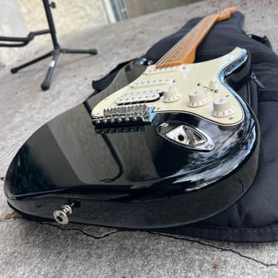 Fender Standard Stratocaster HSS Maple Neck 2010 - Black image 16