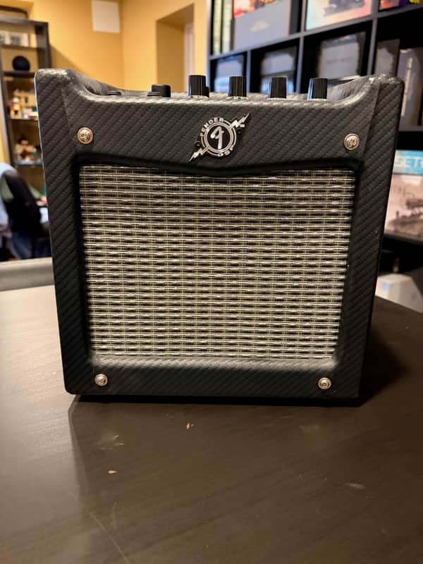Fender Mustang Mini 7-Watt 1x6.5 Battery-Powered Guitar Combo 2011 - 2015 - Black image 1