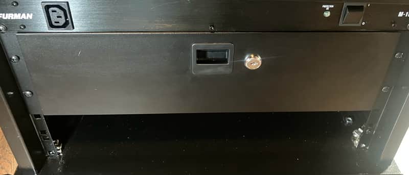 Adam Hall Rack Drawer 3U with lock image 1