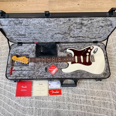 Fender American Ultra Stratocaster 2019 - Arctic White Pearl image 2