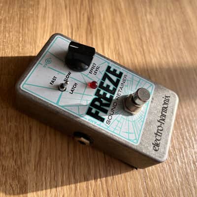 Electro-Harmonix Freeze Nano Sound Retainer Sustain Pedal 2010 - Present - Blue / Gray image 3
