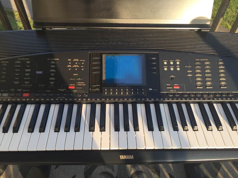 Yamaha PSR-4000 61 note arranger synthesizer keyboard with stand