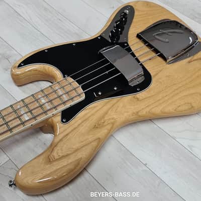 Fender American Vintage '74 Jazz Bass with Maple Fretboard 2013 - 2014 Natural image 19
