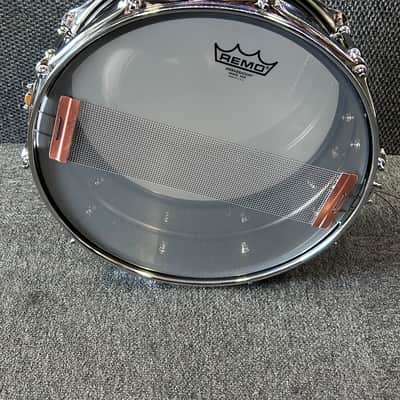 Ludwig 5.5x14" Universal Model Snare Drum - Black Brass image 7