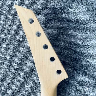 Jackson 5 String Bass Maple Neck, 24 Frets Rosewood Fingerboard image 7