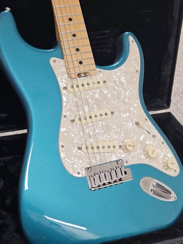 Fender American Elite Stratocaster with Maple Fretboard 2016 - 2019 - Ocean Turquoise Metallic