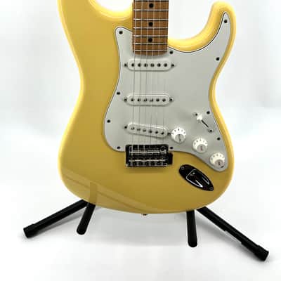 Fender Player Stratocaster with Maple Fretboard 2020- Buttercream image 1