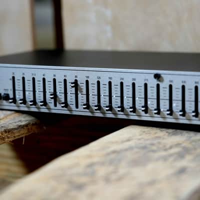 dbx 131s Single 31-Band Graphic EQ image 2