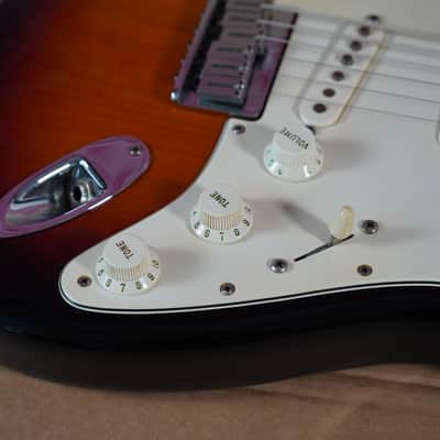 Fender USA Standard Stratocaster Hardtail (2001) + Hard Case image 10