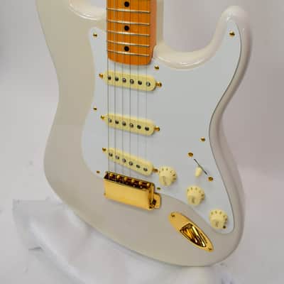 2007 Fender American Vintage 1957 Commemorative Stratocaster Electric Guitar, Maple Fingerboard, White Blonde w/ Case image 4