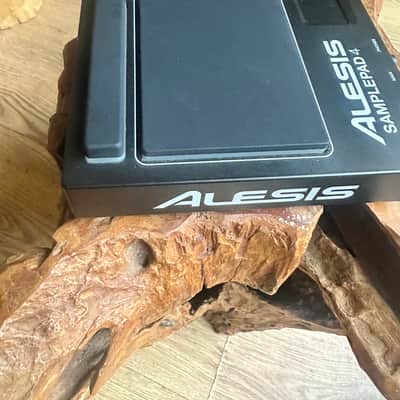 Alesis SamplePad 4 Compact 4-Pad Percussion and Sample-Triggering Instrument 2010s - Black image 4