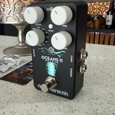 Electro-Harmonix Oceans 11 Multi-Function Reverb Pedal image 1