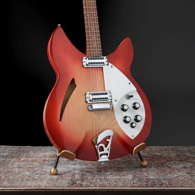 Rickenbacker 330 - 6 String model- Two Toaster pickups - 'R' tailpiece 1967 - Fireglo - One Owner Guitar - VERY CLEAN Bild 7
