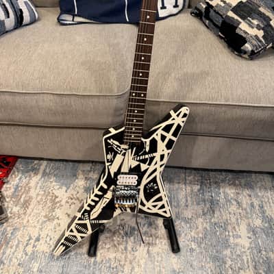 2015 EVH Striped Series Star – Black & White “1980 Invasion” – Verified Serial – Rare – Seymour Duncan JB Upgrade image 1