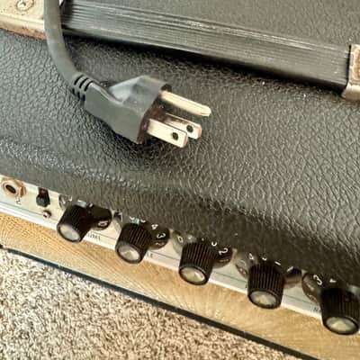 Fender Vibrolux Reverb "Drip Edge" 1969 40-Watt 2x10" Guitar Combo image 13