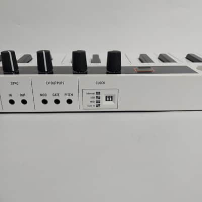 Arturia Keystep 37 USB/MIDI/CV Audio Recording Keyboard Controller & Sequencer - White image 8